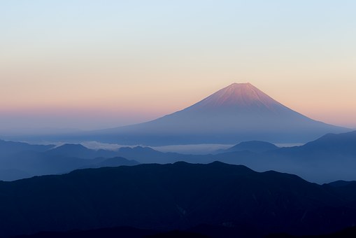 散歩のついでに富士山に登った人はいない
